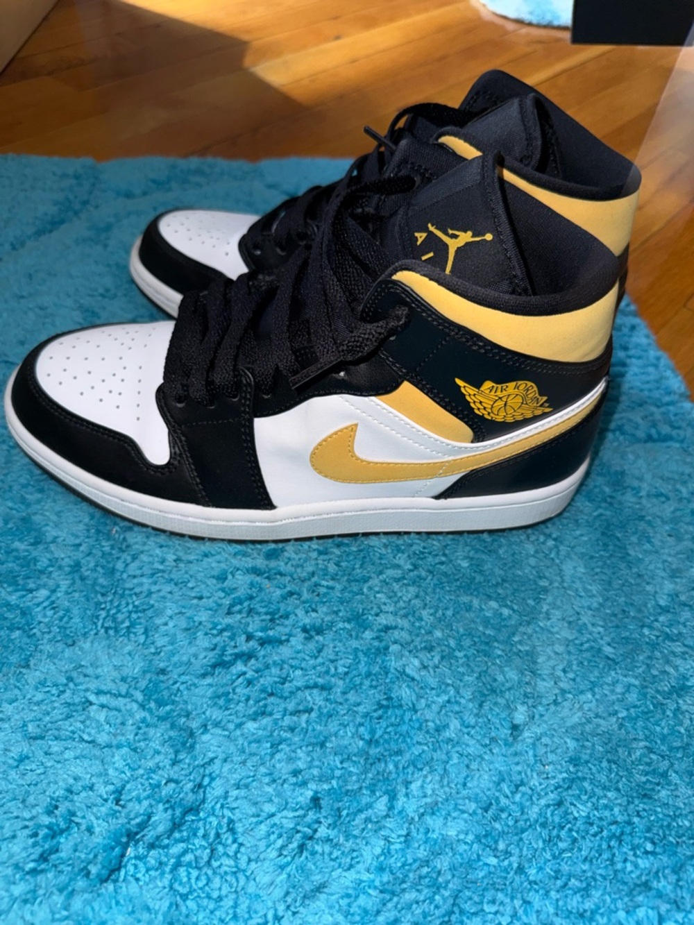 Air Jordan 1 Mid - Picture 7 of 9